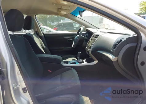 2015 Nissan Altima 2.5 S из США, поврежденный, VIN 1N4AL3AP4FN356137